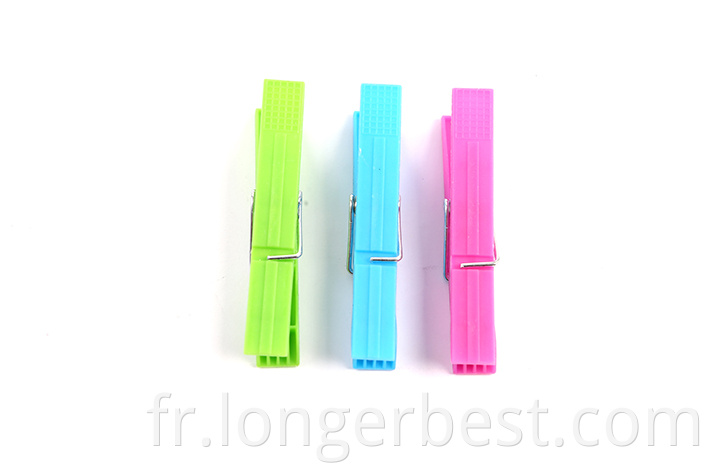 Plastic clothes pegs-1